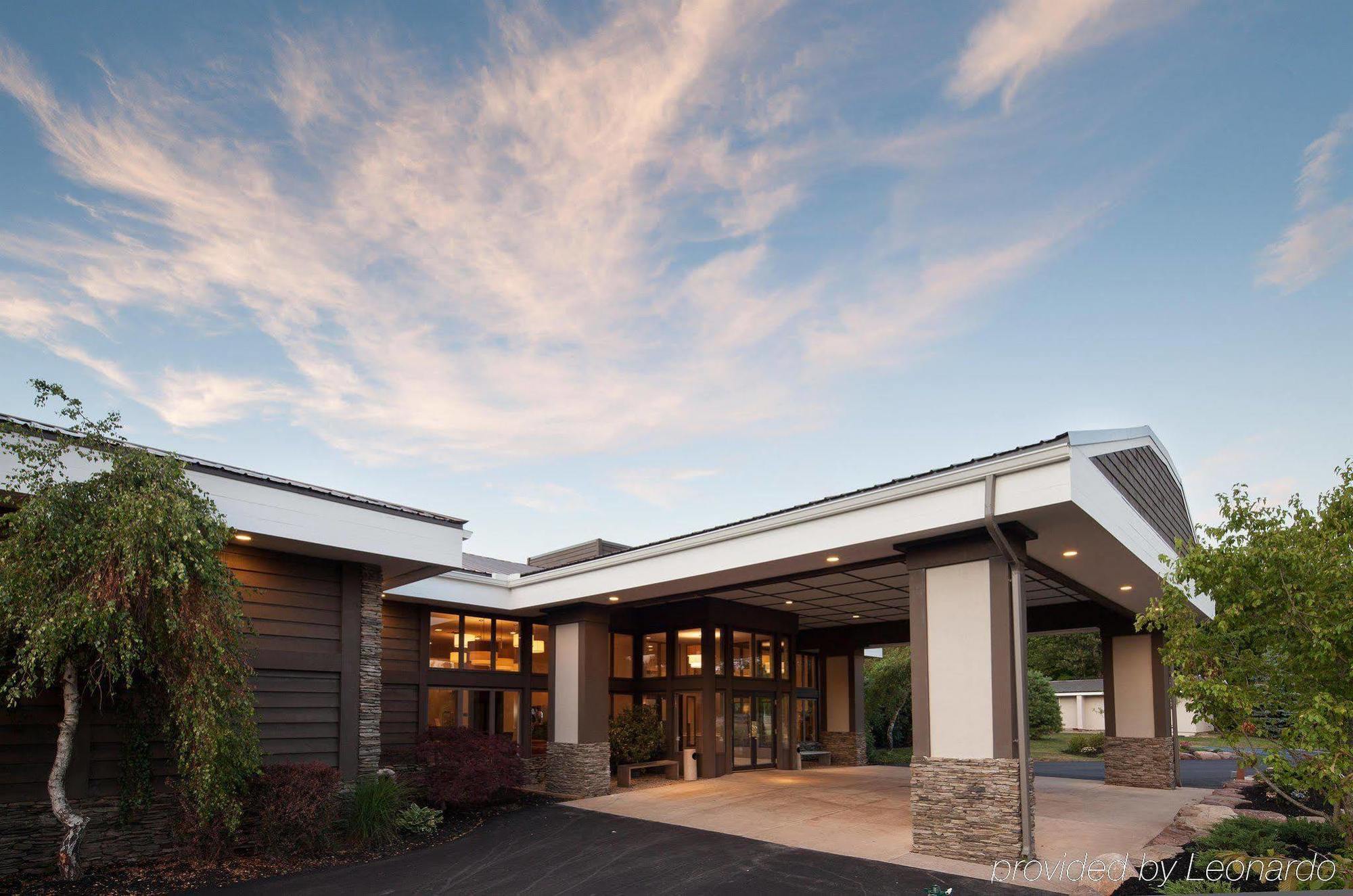 Ramada By Wyndham Rock Hill At Sullivan Center Exteriér fotografie