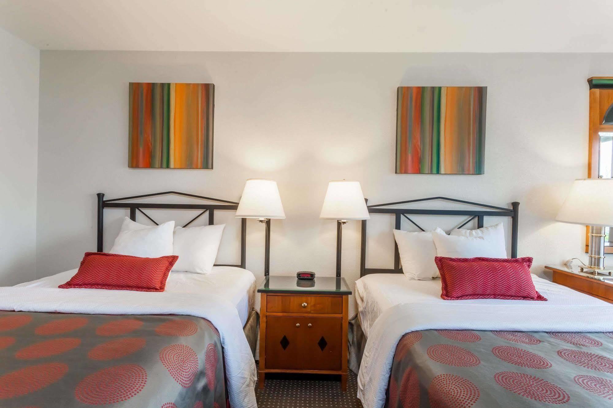 Ramada By Wyndham Rock Hill At Sullivan Center Exteriér fotografie