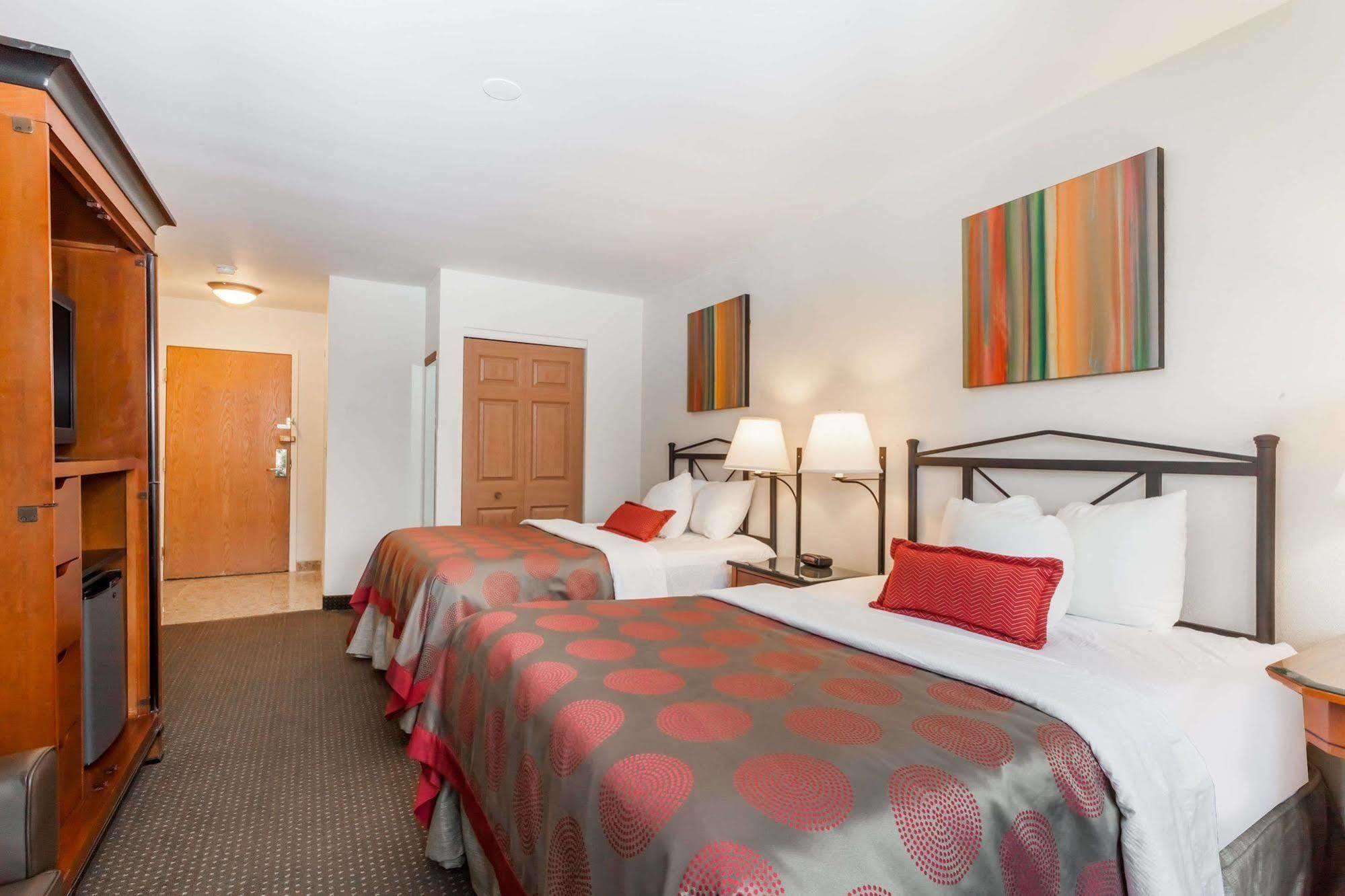Ramada By Wyndham Rock Hill At Sullivan Center Exteriér fotografie