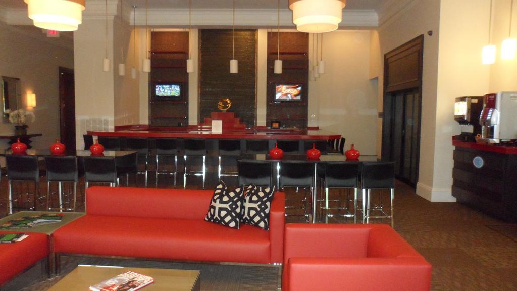 Ramada By Wyndham Rock Hill At Sullivan Center Exteriér fotografie